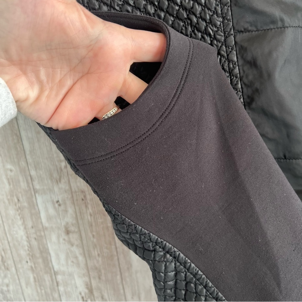 Athleta Black Quilted Stretch Side Panel Vest Medium - Picture 5 of 5